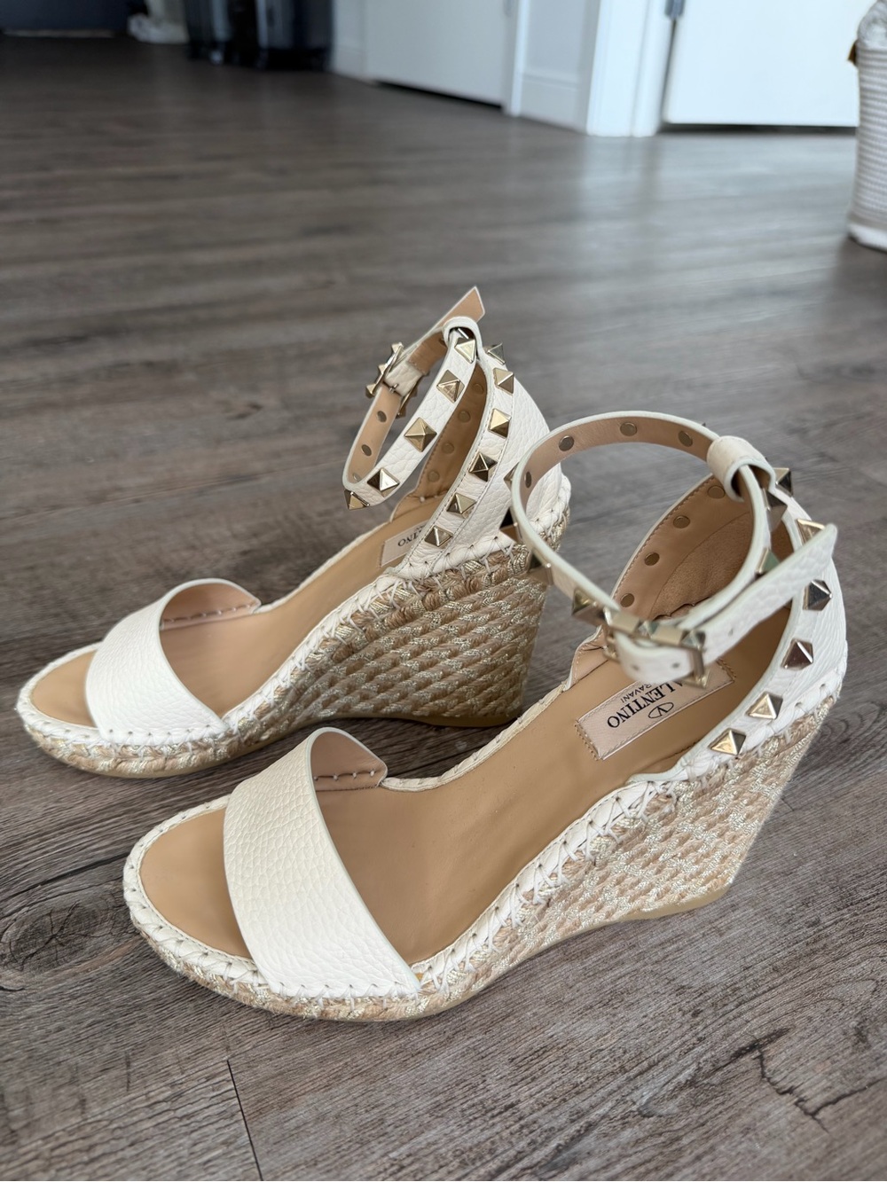 ✨NEW✨Valentino Ivory Leather Rockstud Espadrille Wedges - Size 37 - Picture 4 of 5